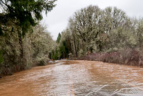 Projection of property damage due to hydrometeorological causes (flood and wind) and estimate of the extraordinary risk insurance scheme capacity in the context of climate change