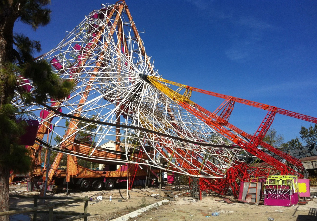 Figura 5. Daos por tornado en el recinto ferial de Ganda.