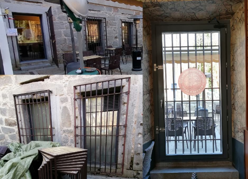 Figure 15. Doors and windows opening onto the terrace of the El Ingenio Chico cafeteria that need to be strengthened. Source: MITERD.