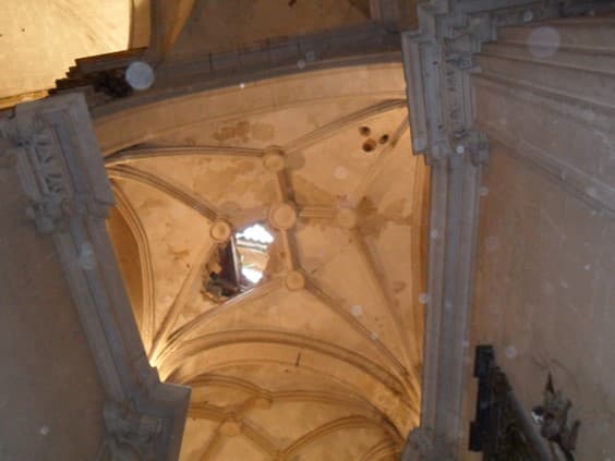 Figure 6. Former St. Patrick's Collegiate Church. Plainly visible damage in the interior. Hole in the double curvature vault.