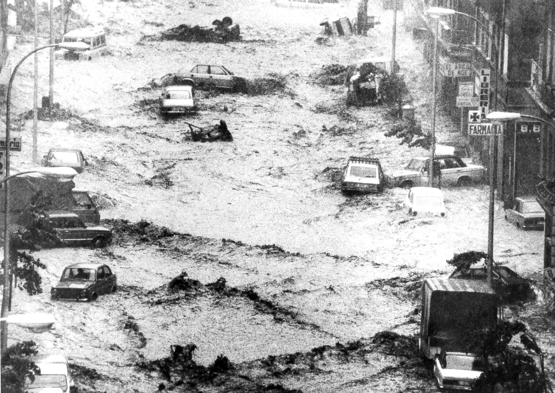 Imagen 1. Inundaciones en Bilbao (Vizcaya), barrio de Recalde, 26-8-1983.