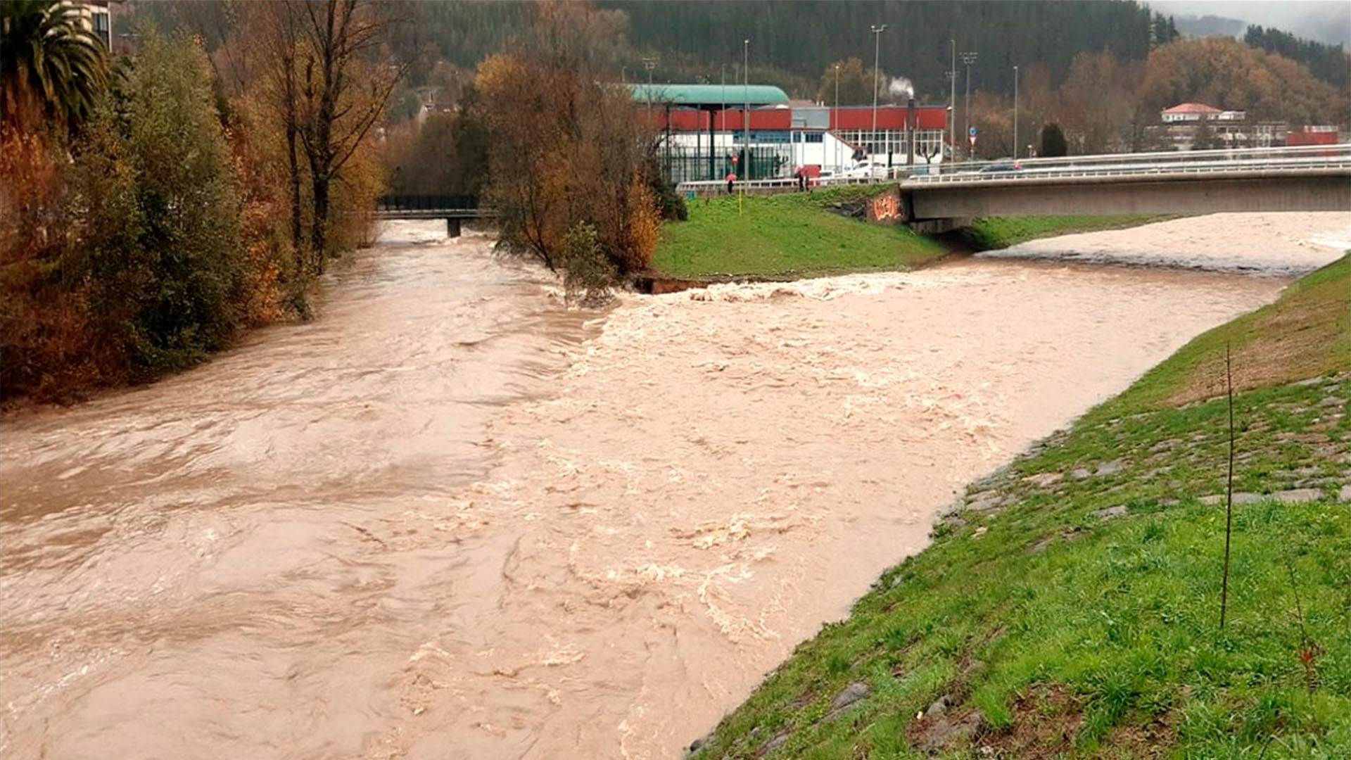 The Cadagua River during a flood with the recovered floodplain acting as an additional channel.